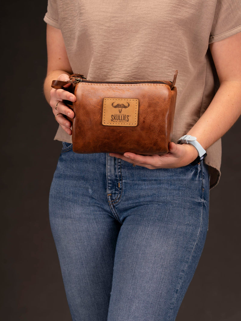 Load image into Gallery viewer, Shower Bag - Skullies Leather Collection - Skullies
